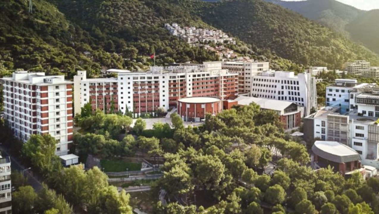 İzmir Ekonomi Üniversitesi